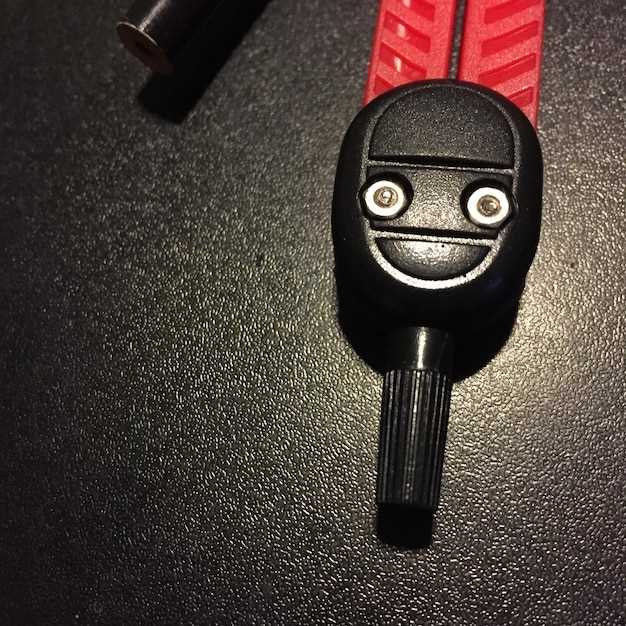 Удаление корпуса и открытие корпуса ключа