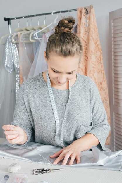 Раскрой ткани и подготовка боковых швов