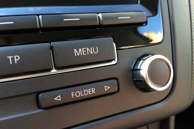 Аккуратное снятие декоративных элементов по периметру рамки