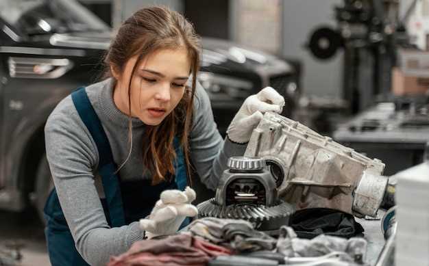 Отсоединение топливных шлангов и электропроводки