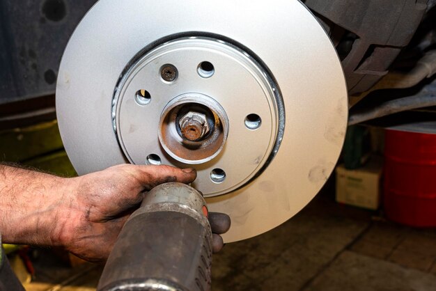 Замена заднего ступичного подшипника на Сангёне Актён Неош: пошаговая инструкция