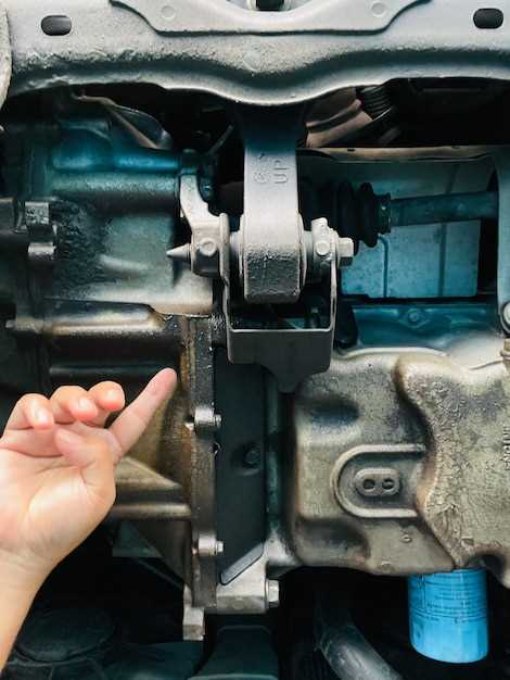 Пошаговая инструкция по замене верхнего рычага