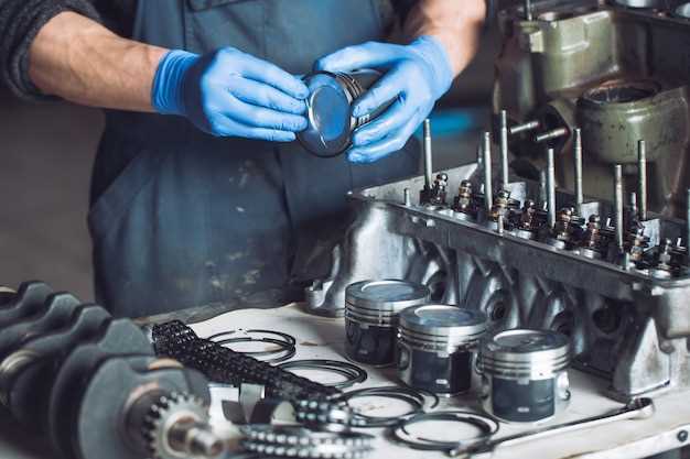 Снятие двигателя или его части для доступа к поршням