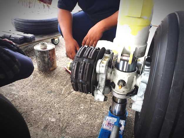 Снятие переднего колеса и доступ к рычагам